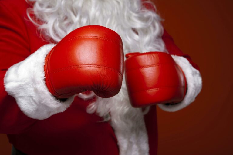 Samichlaus mit Boxhandschuhen