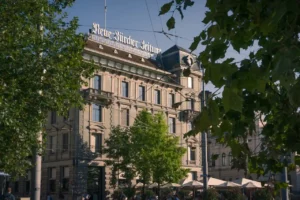 NZZ-Gebäude Falkenstrasse, Perspektive Stadelhofenplatz